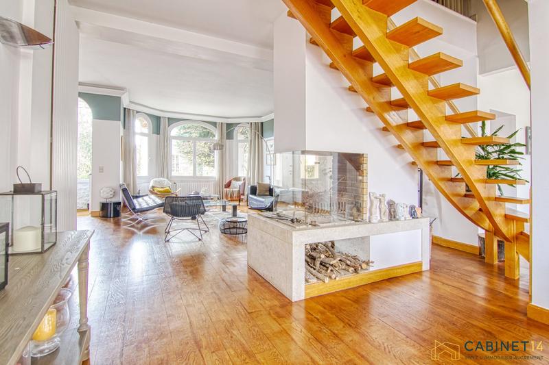 Maison - 342 m² - 9 pièces