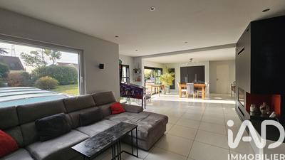 Maison - 208 m² - 8 pièces