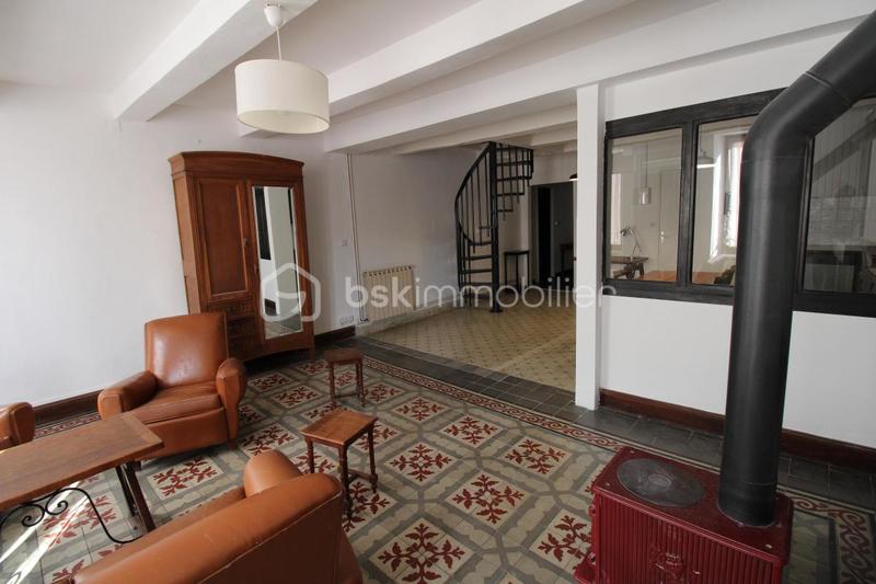 Demeure - 250 m² - 7 pièces