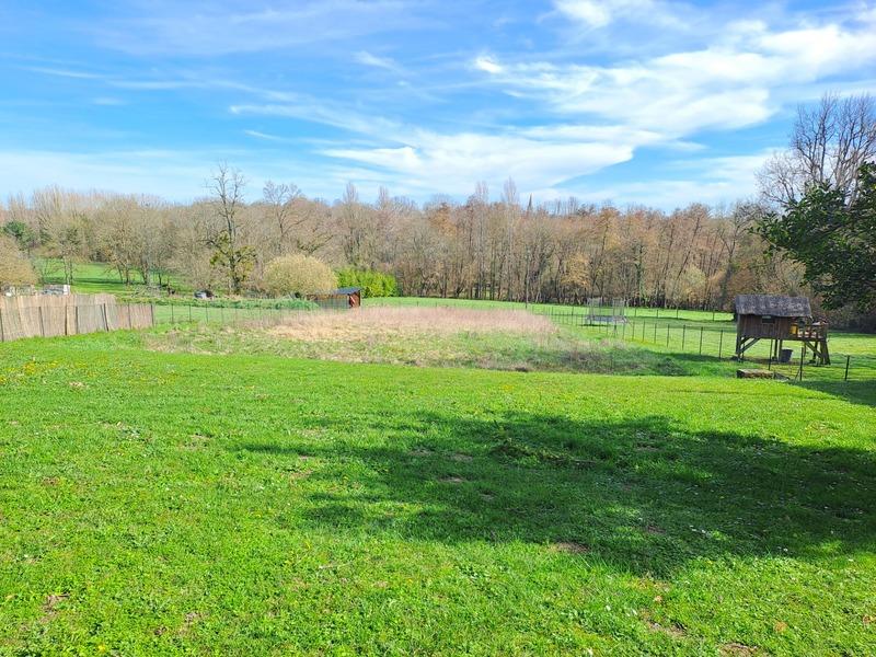 Propriété - 318 m² - 10 pièces