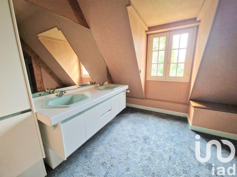 Maison - 242 m² - 9 pièces