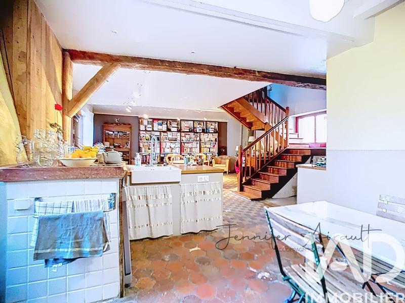 Maison - 210 m² - 6 pièces