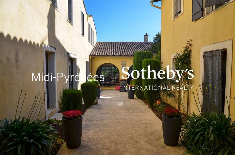 Maison de ville - 375 m² - 9 pièces