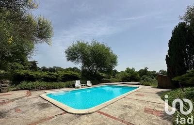 Maison - 300 m² - 9 pièces