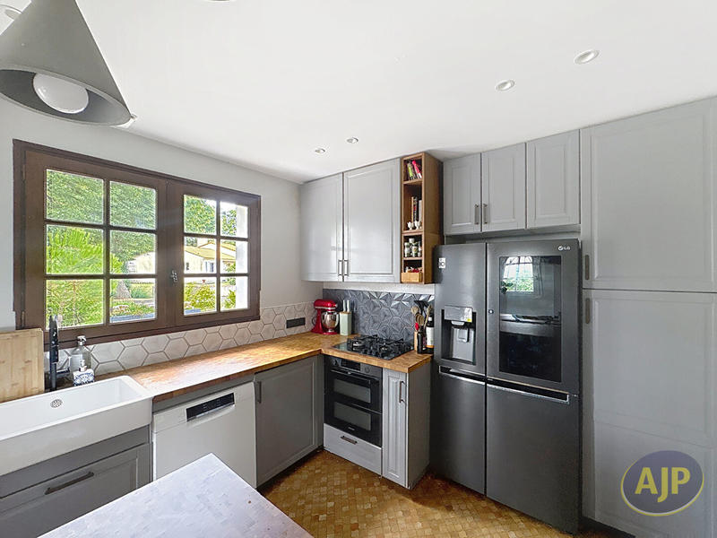 Maison - 141 m² - 6 pièces