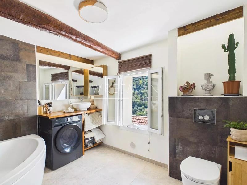 Appartement - 90 m² - 4 pièces