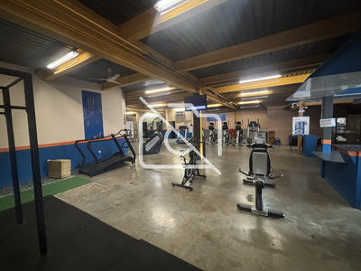 Entrepôt - 1 200 m²