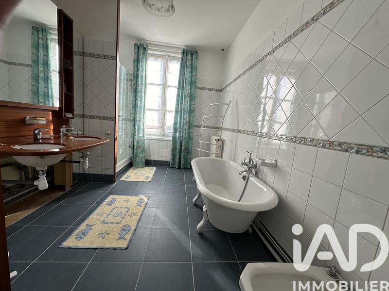 Maison - 295 m² - 13 pièces