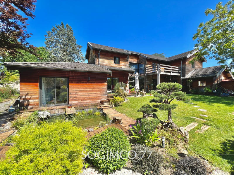 Maison - 186 m² - 7 pièces