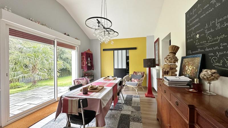 Maison - 230 m² - 7 pièces