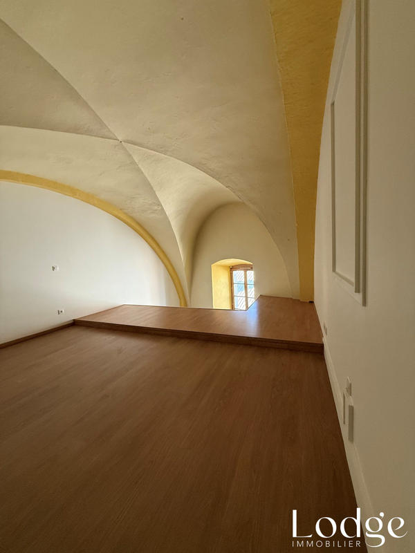 Appartement - 82 m² - 2 pièces