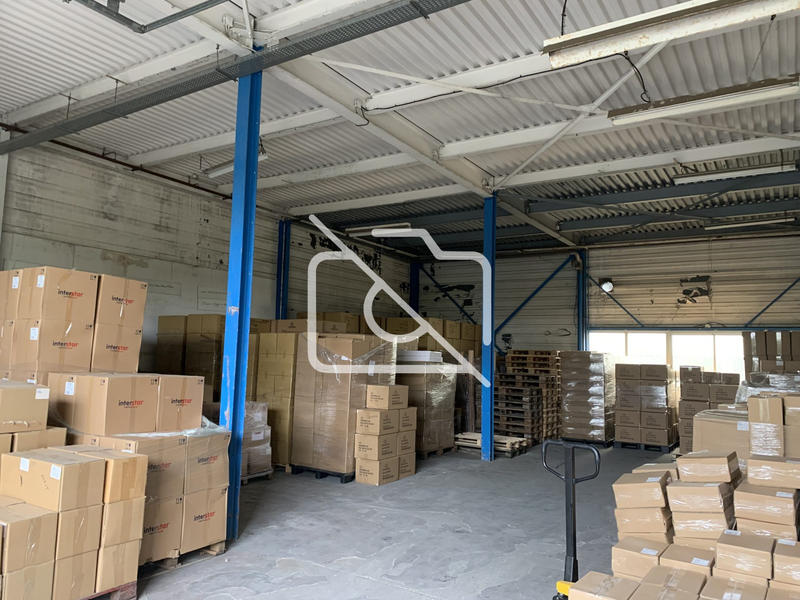 Entrepôt - 1 220 m²