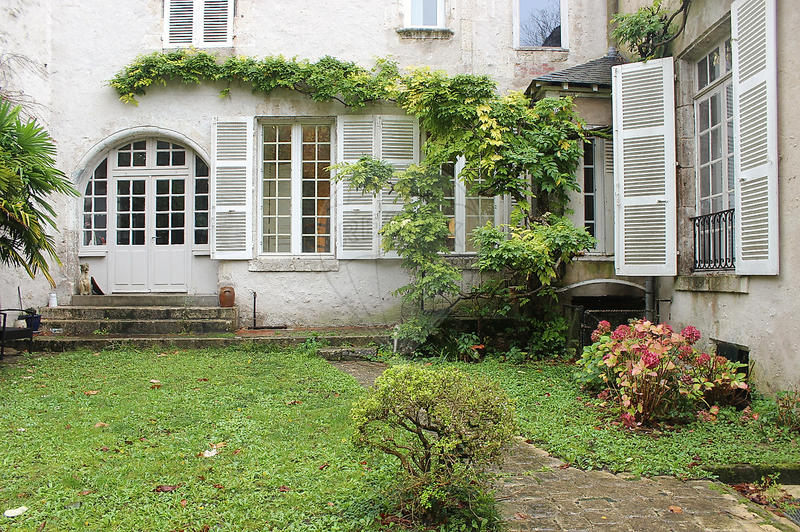 Propriété - 420 m² - 14 pièces