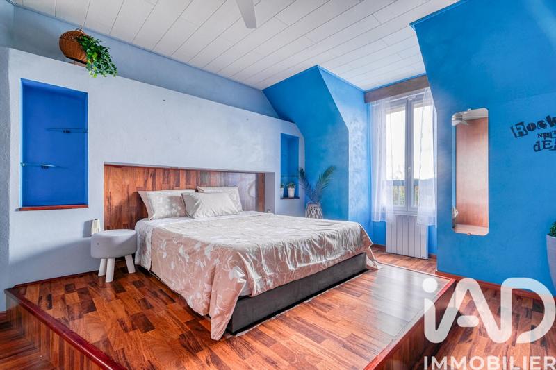 Maison - 218 m² - 8 pièces