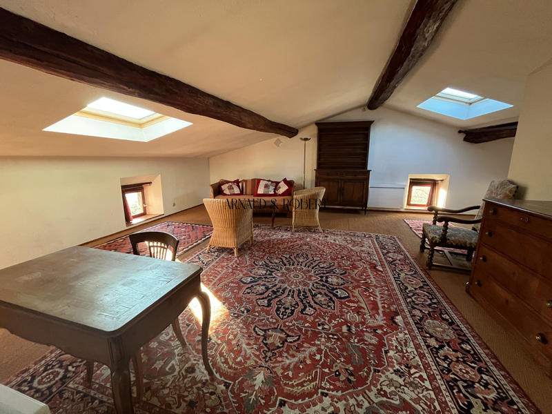 Maison - 250 m² - 11 pièces