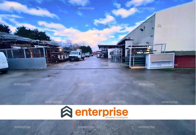 Local d'activité / Entrepôt - 300 m²