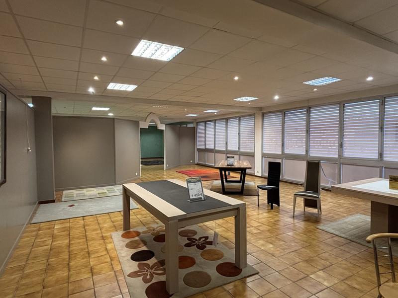 Local commercial - 1 365 m²