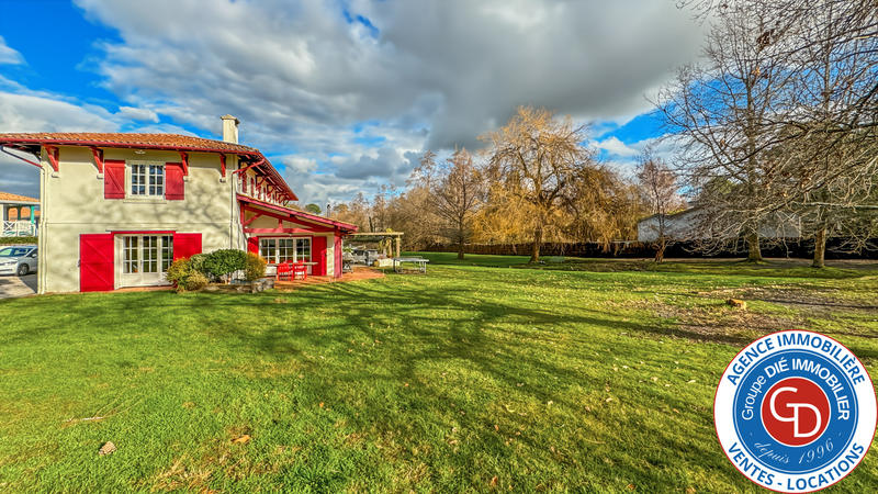 Maison - 207 m² - 8 pièces