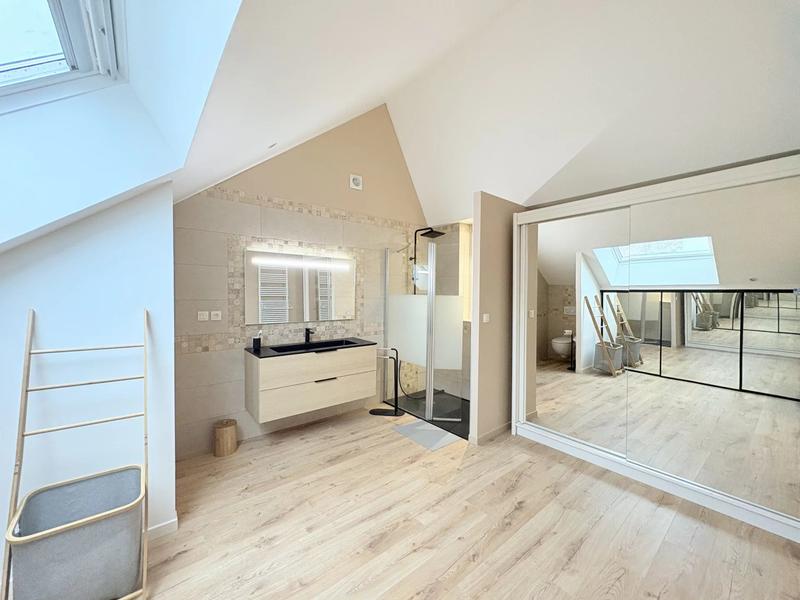 Maison - 278 m² - 9 pièces