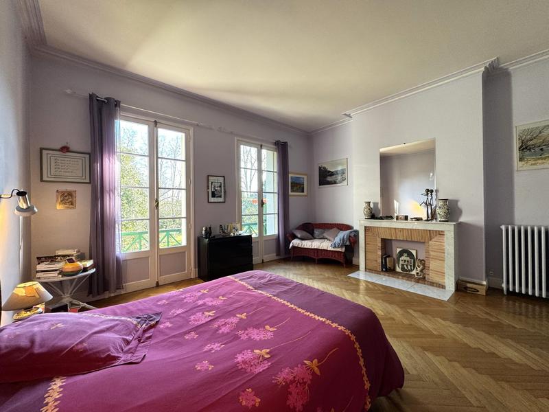 Maison - 222 m² - 7 pièces