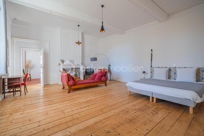 Château - 880 m² - 16 pièces