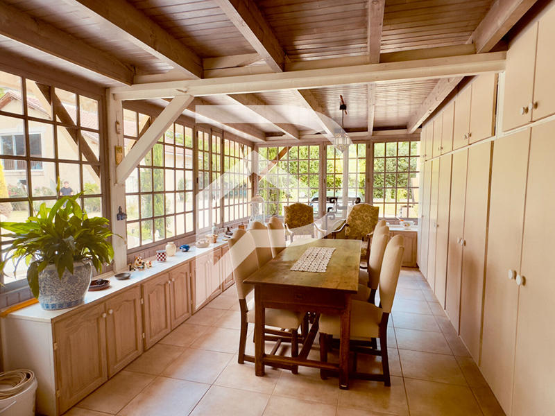 Demeure - 280 m² - 13 pièces