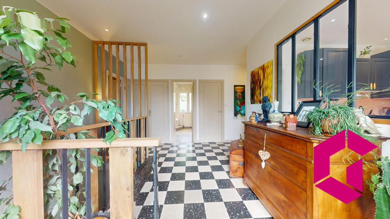 Maison - 182 m² - 8 pièces