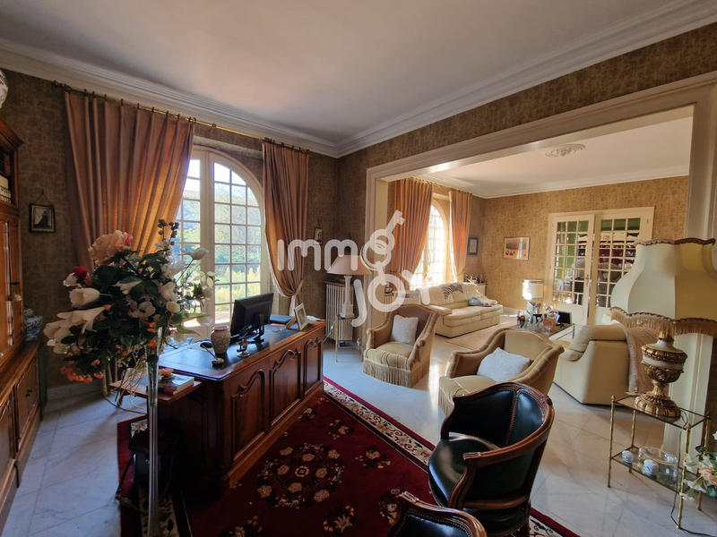 Villa - 411 m² - 12 pièces