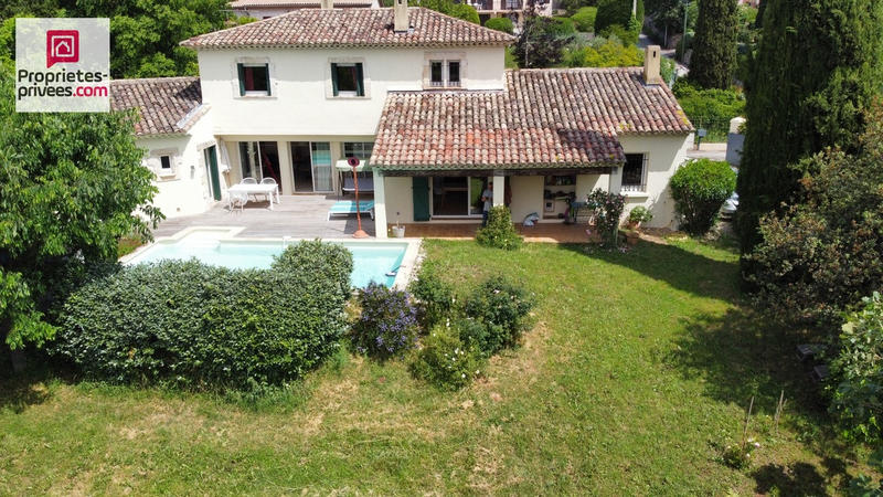 Maison - 217 m² - 7 pièces