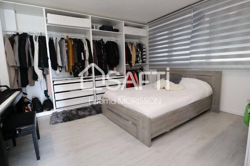 Maison - 230 m² - 8 pièces