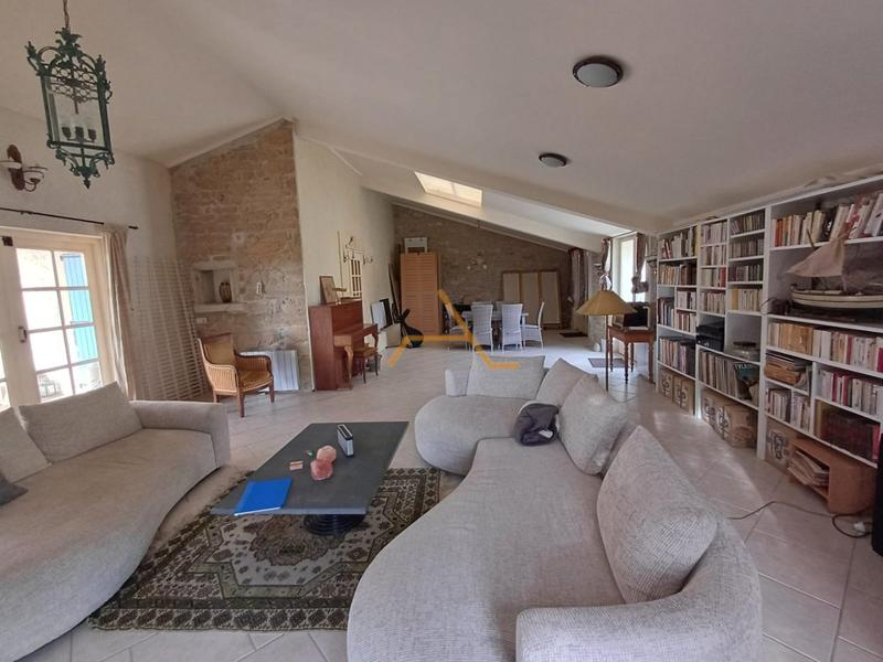 Maison en pierre - 273 m² - 7 pièces