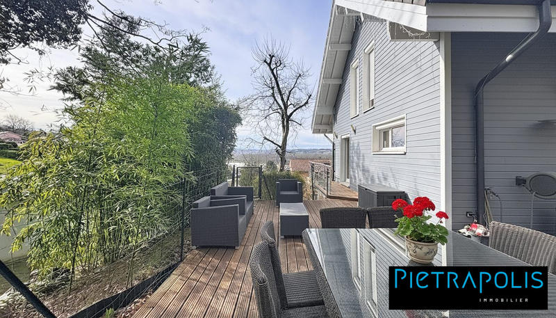 Maison - 220 m² - 7 pièces