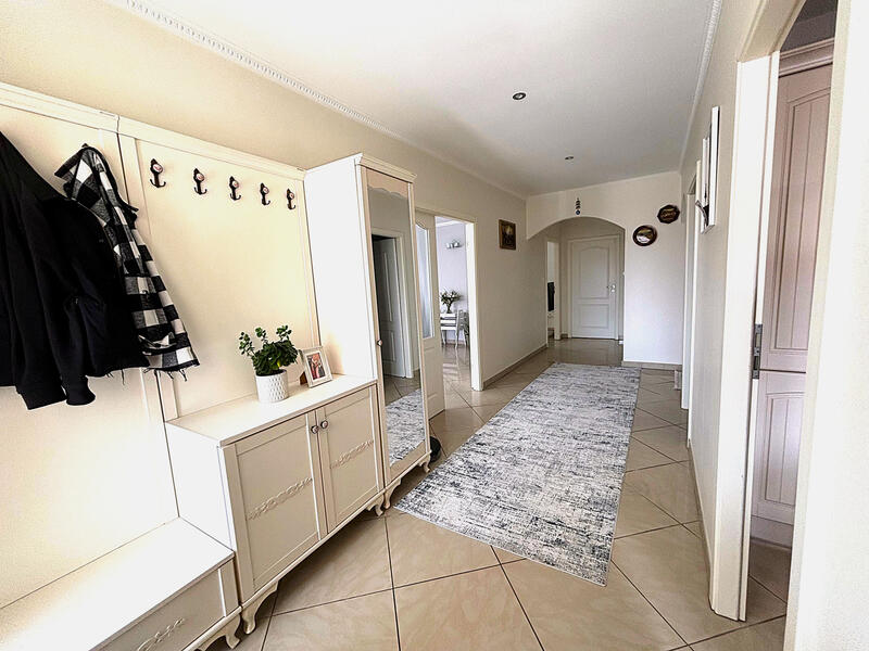 Maison - 280 m² - 10 pièces