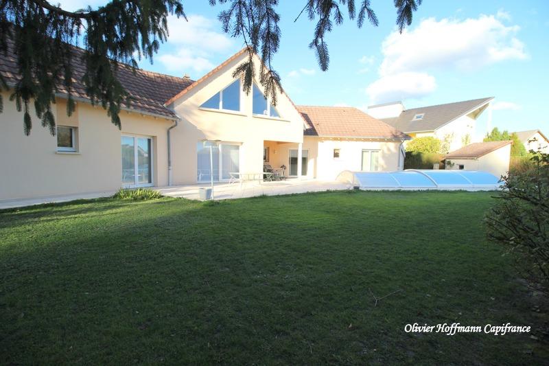 Maison - 234 m² - 9 pièces