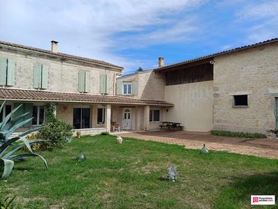 Maison - 210 m² - 6 pièces