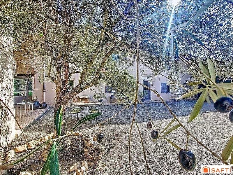 Maison - 372 m² - 12 pièces