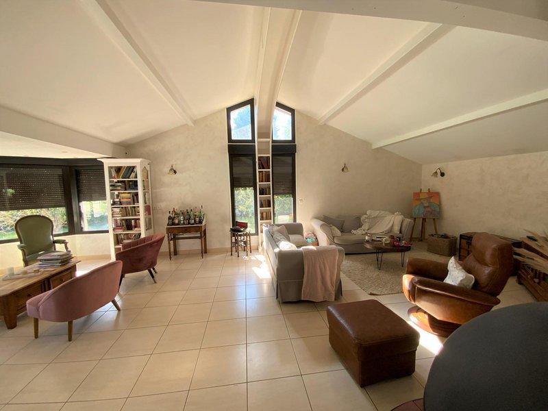 Maison - 225 m² - 7 pièces