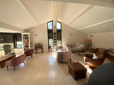 Maison - 225 m² - 7 pièces