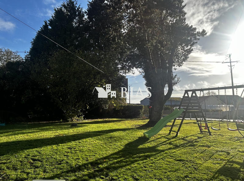 Maison - 170 m² - 9 pièces