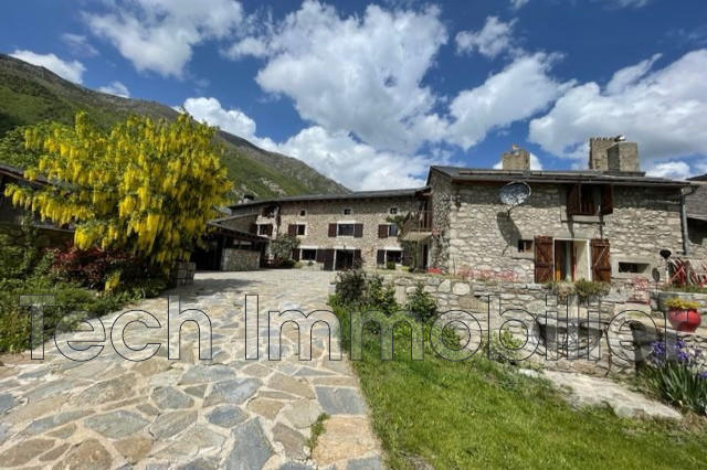 Propriété - 400 m² - 14 pièces