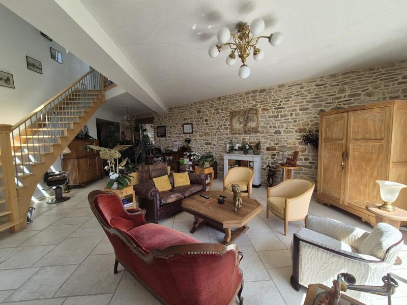 Maison en pierre - 195 m² - 6 pièces