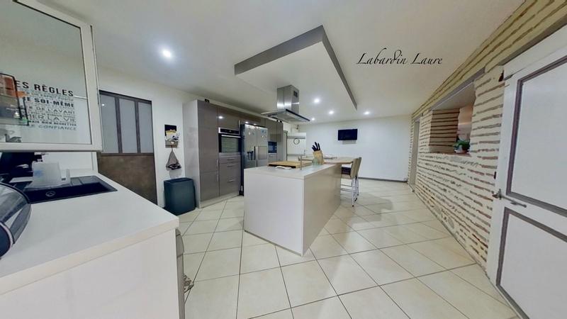 Maison - 300 m² - 9 pièces