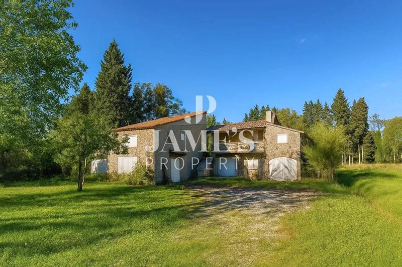 Maison - 250 m² - 8 pièces