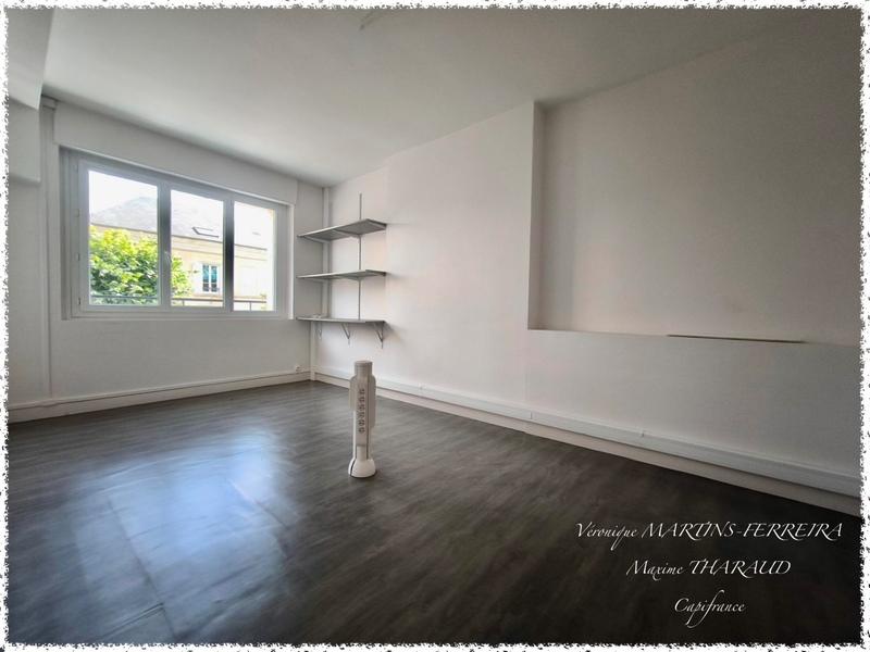 Local d'activité / Entrepôt - 134 m² - 6 pièces