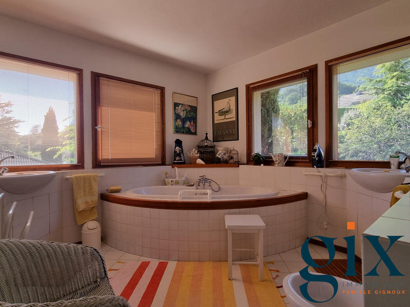 Maison - 170 m² - 7 pièces