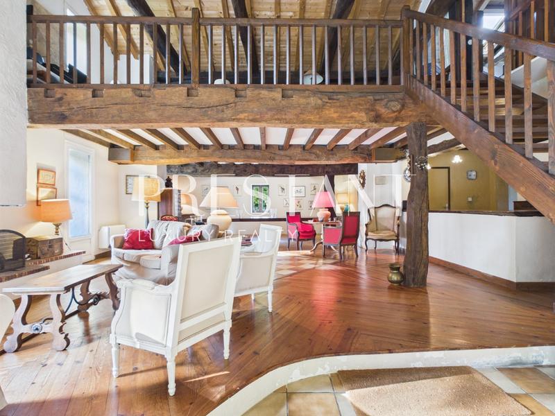 Maison - 301 m² - 9 pièces