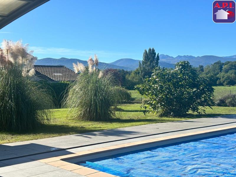 Maison - 249 m² - 7 pièces