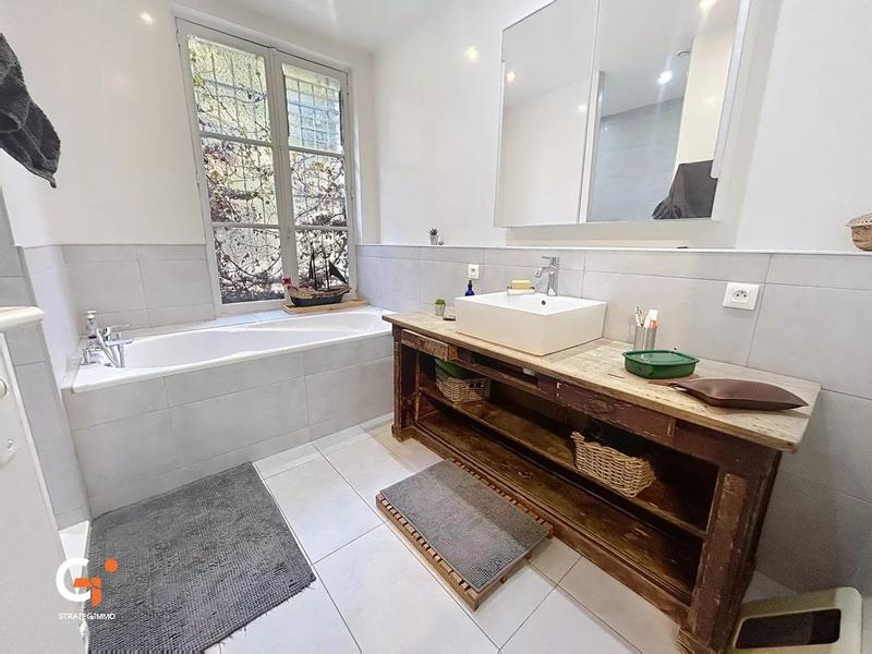 Propriété - 365 m² - 12 pièces