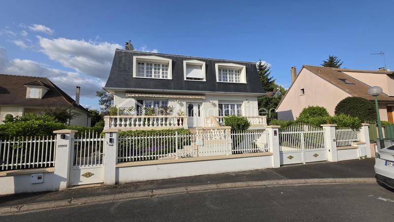 Maison - 262 m² - 8 pièces