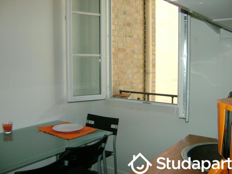 Chambre - 9 m² - 1 pièce